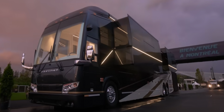 Auto Klub – Najluksuzniji na svijetu: Ovaj kamper ima dvije kupaonice, dvije kuhinje i punjač za električne aute!