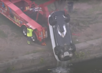 Auto Klub – Napaljeni par se ‘zabavljao’ na stražnjem sjedalu Range Rovera, uslijedio je horor