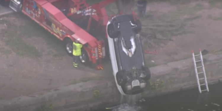 Auto Klub – Napaljeni par se ‘zabavljao’ na stražnjem sjedalu Range Rovera, uslijedio je horor