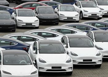 Auto Klub – Opovrgnuto izvješće: Nije točno da 51 posto kupaca Tesle prelazi na benzinske aute. Ovo je prava brojka