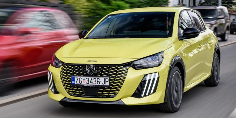 Auto Klub – Osvježeni gradski lavić na testu: Pored Peugeota 208 1.2 Hybrida dizelaš nije ni potreban