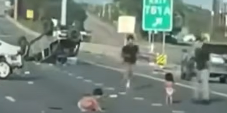 Auto Klub – ‘Otac iz pakla’: Djeca u pelenama nasred autoceste izletjele iz auta zato što ih nije vezao, uslijedio je horor