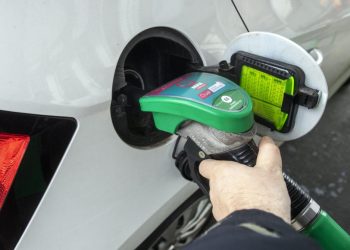 Auto Klub – Ovaj savjet će vam na benzinskoj postaji uštedjeti stotine eura i spriječiti skupe kvarove