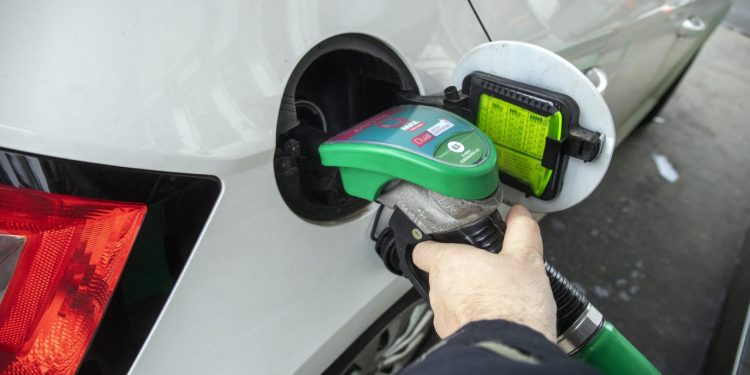 Auto Klub – Ovaj savjet će vam na benzinskoj postaji uštedjeti stotine eura i spriječiti skupe kvarove