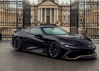 Auto Klub – Ovo je najbrži benzinski četverosjed na svijetu. Košta 2 milijuna Eura, a napravi će 39 primjeraka