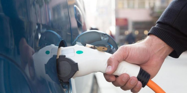 Auto Klub – Pitanje svih pitanja: Hoćemo li u 2025. napokon kupovati povoljnije električne automobile?