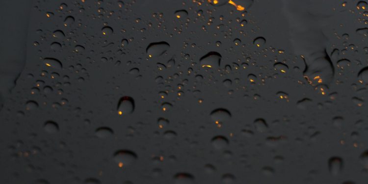 Auto Klub – Pokušajte sjajan trik: Nakon pranja automobila dosadni vodeni tragovi zauvijek nestaju s lima