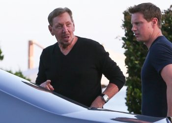 Auto Klub – Poznati milijarder vlasnik je otoka na Havajima, no zaustavio ga je policajac i kaznio zbog brzine. Kako je to moguće?