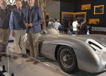 Auto Klub – Prodaje se Mercedes kojeg su vozili velikani Moss i Fangio. Mogao bi postati najskuplji auto u povijesti