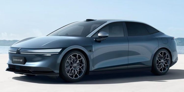 Auto Klub – ‘Pun’ za 10 minuta: Zeekr 007 je ‘električni automobil s najbržim punjenjem na svijetu’