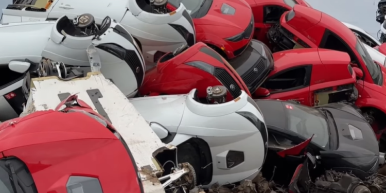 Auto Klub – Slike neuspjeha: Na smetlištu pronađena hrpa električnih vozila