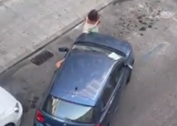 Auto Klub – Smije li osoba fizički zauzeti parking za nekoga? Odgovor je jasan, a pogledajte što je napravio ovaj vozač