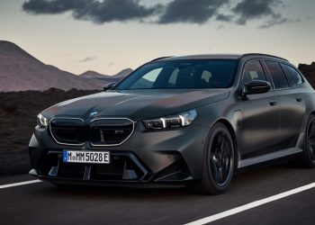Auto Klub – Superbrzi karavan sa 727 KS, ali i dvije i pol tone: Ovo je novi BMW M5 Touring