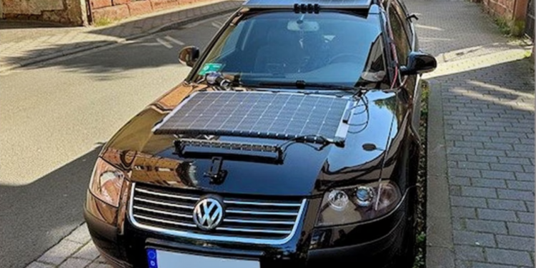 Auto Klub – Tuning iz pakla: Policija zaustavila Passat ‘naoružan’ solarnim pločama, daskama, vrećom za smeće…