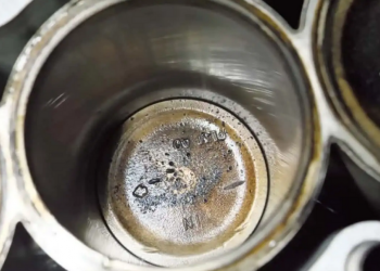 Auto Klub – Zanimljiv pogled: Ovako izgleda motor Honde Civic nakon 400 tisuća kilometara