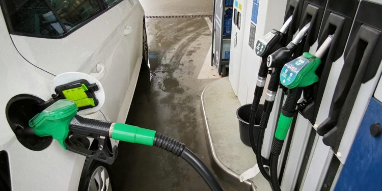 Auto Klub – Zašto je otvor spremnika za gorivo s lijeve ili desne strane automobila? Ovo je ispravan odgovor