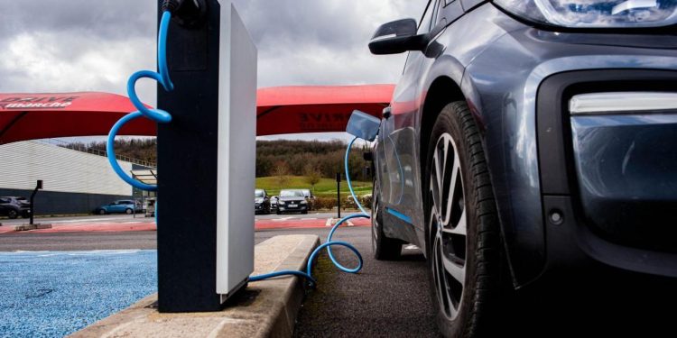 Auto Klub – Zašto proizvođači ne žele kupcima napokon ponuditi zaista povoljne električne automobile?