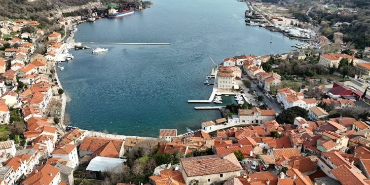 U Bakru napadnuti mladići, oni skočili u more – Tražili ih pomorska policija i lučka kapetanija