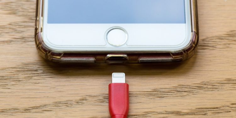 Baterije odlaze u zaborav? Znanstvenici razvijaju tehnologiju napajanja uređaja ‘strujom iz zraka’