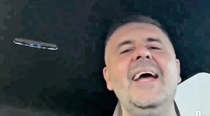 Beogradski odvjetnik završio u hrvatskom zatvoru: Pogledajte samo što je pjevao na putu do Knina