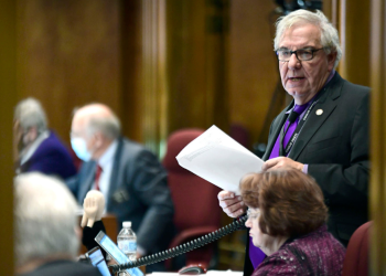 Bivši političar iz Sjeverne Dakote priznao je da je putovao Europom radi seksa s maloljetnicom