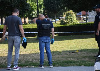 FRKA NA PARKIRALIŠTU U Bjelovaru se potuklo pet žena, čupale jedna drugu i pokazivale srednji prst | NACIONAL.HR