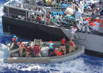 Britanija u krizi: Više od 700 migranata prešlo La Manche u jednom danu