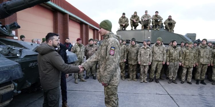 Britanski tenkovi sudjeluju u ukrajinskom upadu u Kursk region – Sky News — RT World News