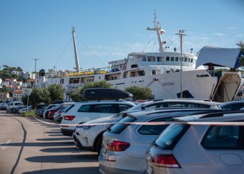 Brodska rampa pala na trojicu mornara: Nije im bilo spasa, jednog odveli helikopterom