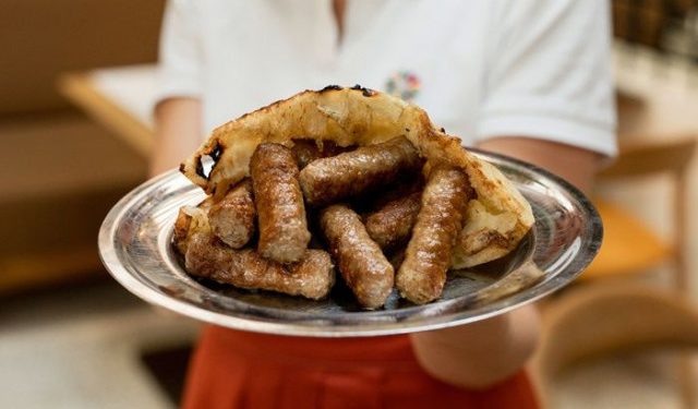 ĆEVAPI SU NA SIGURNOM Poznata ćevabdžinica kratkom porukom o femicidu osvojila društvene mreže