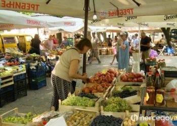 CIJENE OTIŠLE U NEBO Ova tržnica u Hercegovini je puna turista, no među kupcima je sve manje lokalnog stanovništva