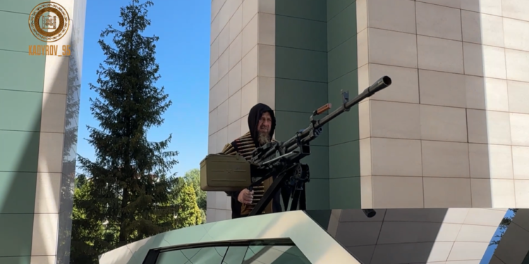 Čečenski vođa zahvaljuje Musku za Cybertruck sa mitraljezom (VIDEO) — RT Rusija i bivši Sovjetski Savez