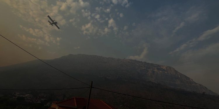 Cesta između Žrnovnice i Srinjina zatvorena. U pomoć stižu i zračne snage