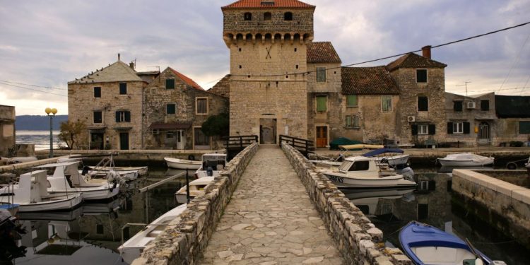 Četvrta grupna izložba Krugovi otvara se ove nedjelje u 19 sati u Kaštel Gomilici