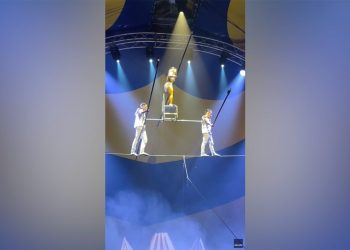 Cirkuski izvođač pao dok je izvodio vratolomiju na užetu u Engleskoj