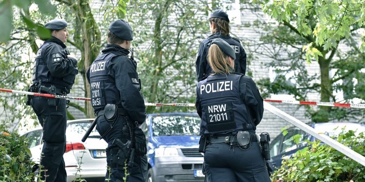 Cure jezivi detalji pokolja u Njemačkoj: Uhićen 15-godišnjak, ciljano je ljude ubadao u vrat