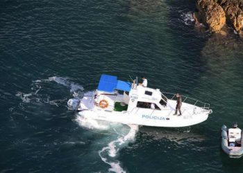 DJEČAK IZ NJEMAČKE TEŠKO OZLIJEĐEN Pao sa stijena u Puli dok se pokušao popeti za skok u more