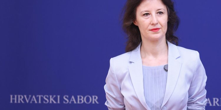 LINIJA DALIJE OREŠKOVIĆ ‘Splitska Riva 2001. Plinske boce u Savskoj 2015. Imotski 2024.’ | NACIONAL.HR