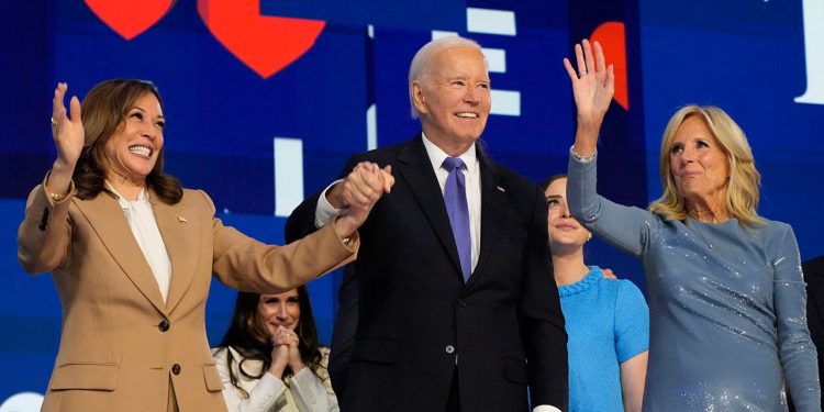 Demokratski delegati odobravaju platformu s pogreškom u spominjanju Bidenovog drugog mandata