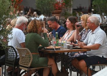 Deru gdje stignu: Neki ugostitelji počeli naplaćivati ono što se prije podrazumijevalo