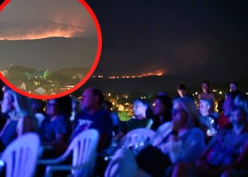 Dok su uživali u koncertu, Sinjani nisu mogli ne primijetiti veliki požar na Dinari