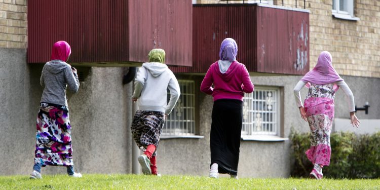 Država EU mogla bi svojim građanima ponuditi novac za odlazak — RT World News