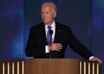 Emotivni Joe Biden predaje baklju Kamali Harris čime završava 5 desetljeća na izbornoj dužnosti