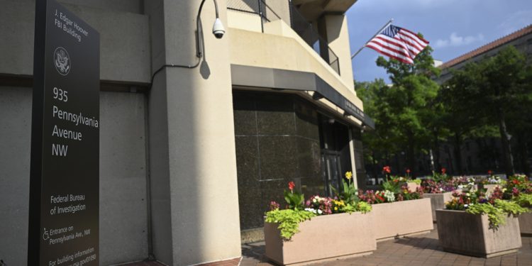 FBI ‘uvjeren’ da se Iran pokušao umiješati u američke izbore — RT World News