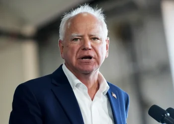 FLASHback: Walz je podržao paket ‘alternativa policiji’ na vrhuncu pokreta za defundiranje