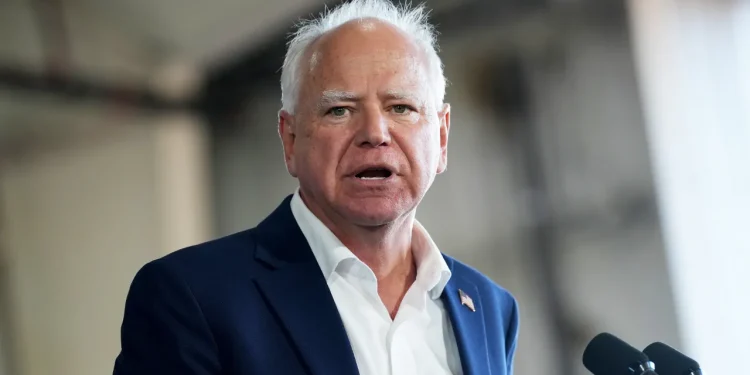 FLASHback: Walz je podržao paket ‘alternativa policiji’ na vrhuncu pokreta za defundiranje