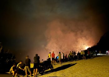 [FOTO] Kataklizmični prizori: Mještani vatrenoj stihiji gledaju ‘u oči’