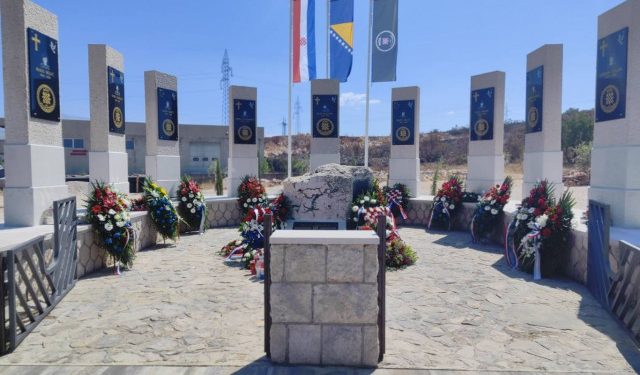 FOTO Kod Mostara izgrađen novi spomenik ubijenom Blažu Kraljeviću i osmorici dragovoljaca