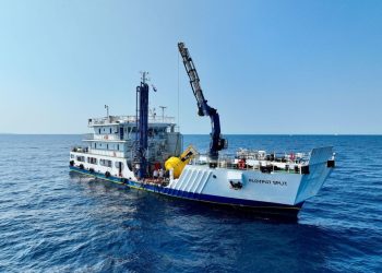 FOTO Motornim brodom “Plovput Split” izvršeno redovno godišnje održavanje meteorološko-oceanografske plutače Otočić Galijola