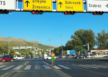 FOTO Žongler na raskrsnici na TTTS-u “zabavlja” vozače